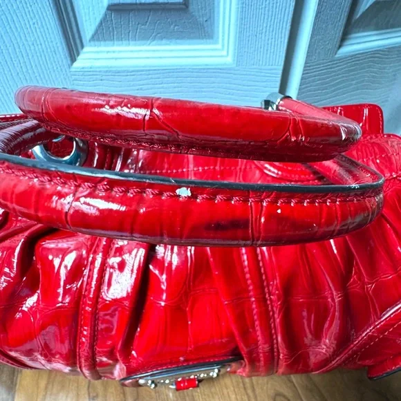 Vintage Guess One of their Iconic Leather Like Croc Print Bags - Picture 11 of 16